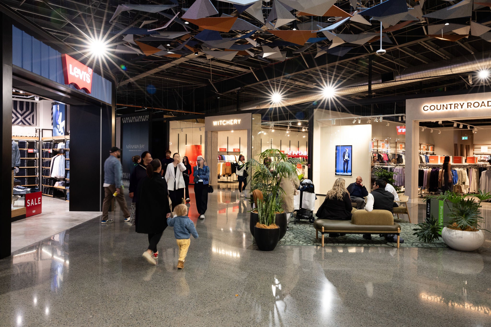 Inside-retail-shops